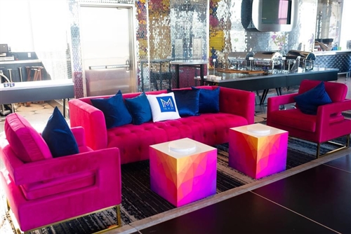 Hot pink lounge discount chair